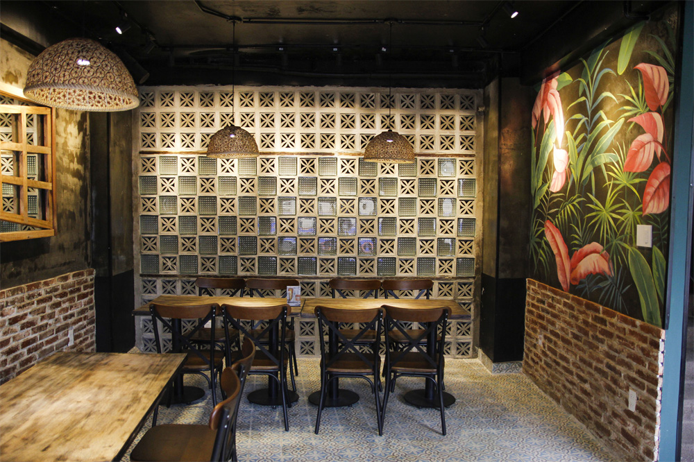 Eleven Restaurant & Cafe - Trải nghiệm không gian ẩm thực đậm chất Sài Gòn xưa