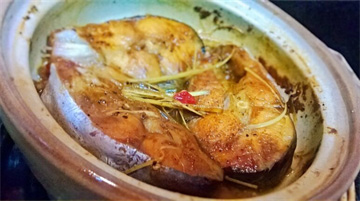 Bữa cơm tối ấm áp với món cá Basa kho sả