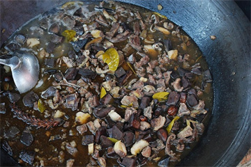 Thắng cố Đồng Văn, món ăn truyền thống độc đáo của đồng bào Mông